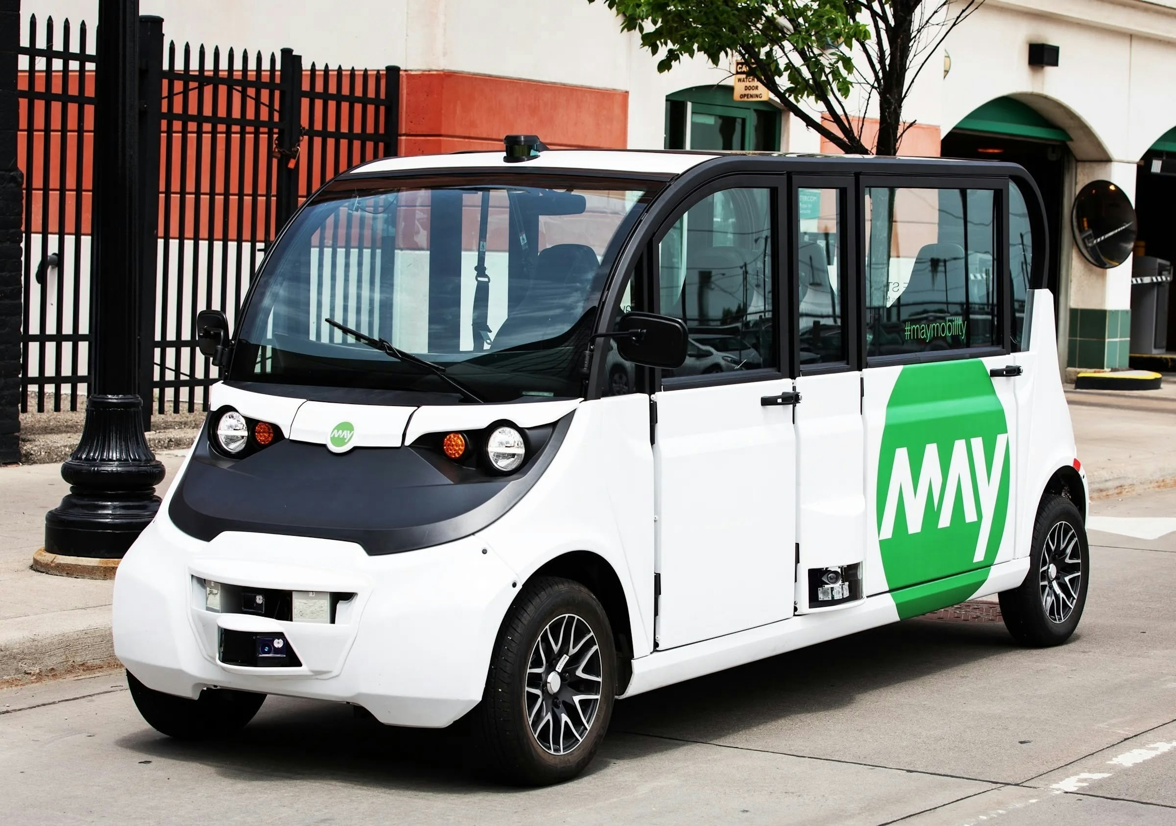 May Mobility website showcasing autonomous vehicle technology and green transportation innovation.