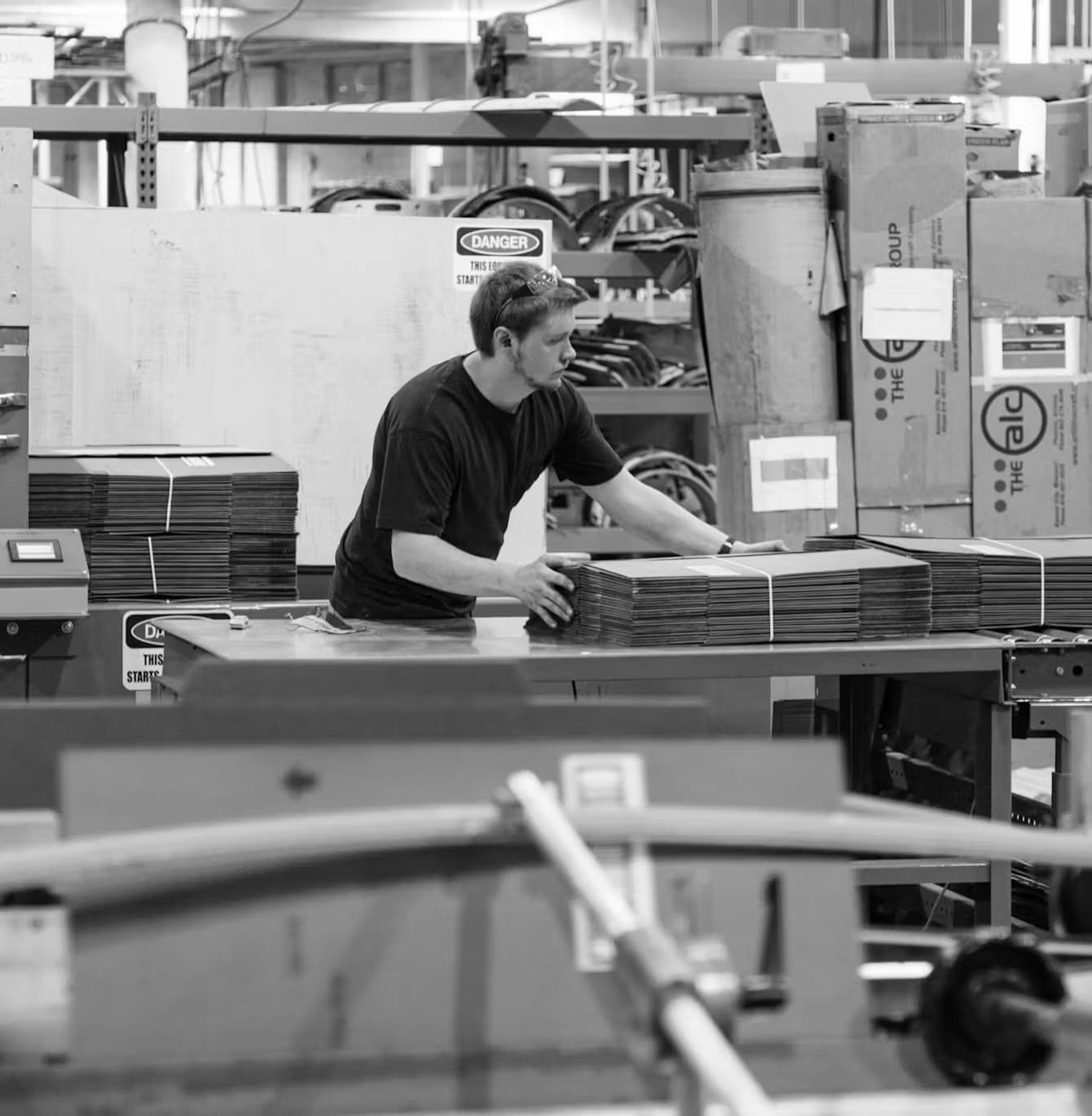 SMC Packaging Group website showcasing packaging solutions.